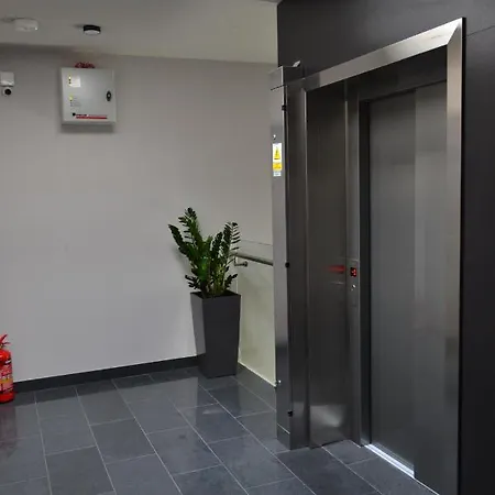 Aparts Hotel *