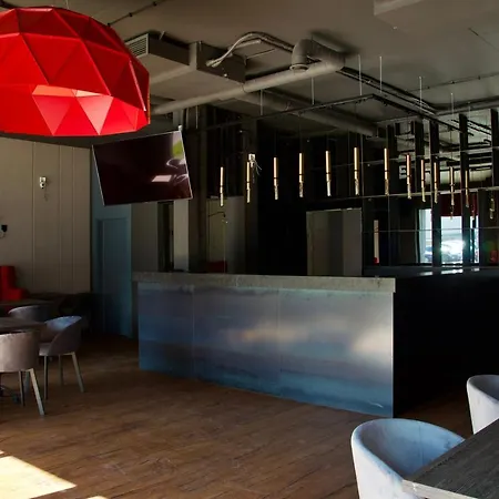 Aparts Hotel *